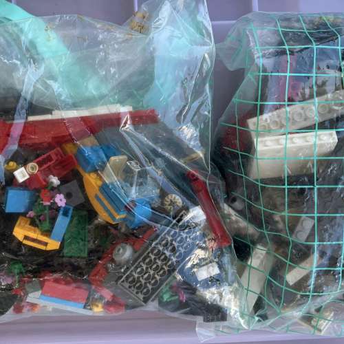 一大袋 LEGO 積本 + 散裝配件 etc 實物如圖 清屋出售 HK$138.00