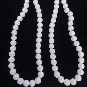 一手兩條白貝頸鏈，12mm16吋，共售200元，單一條150元。清貨歡迎出價。no.B14.3.26