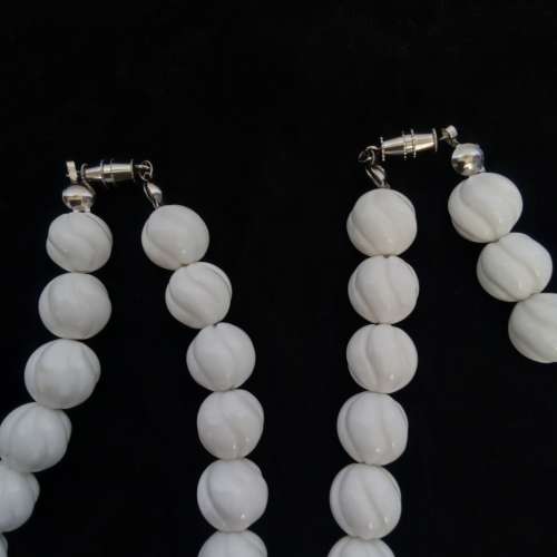 一手兩條白貝頸鏈，12mm16吋，共售200元，單一條150元。清貨歡迎出價。no.B14.3.26