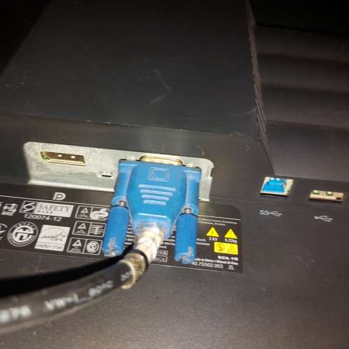 Lenovo IPS 23"  DisplayPort VGA Speakers USB 2 USB 3 Camera. 螢幕可打橫打直
