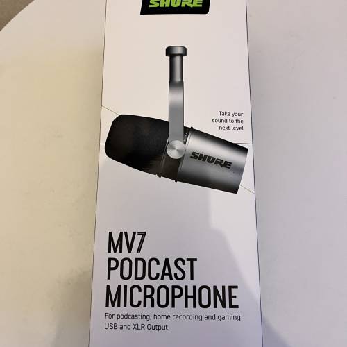 Shure MV7 Podcast Microhone （連座枱架）