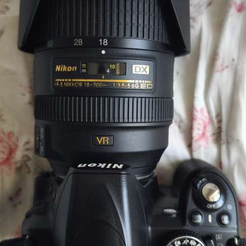 Nikon D3100 + 18-300 F3.5-5.6