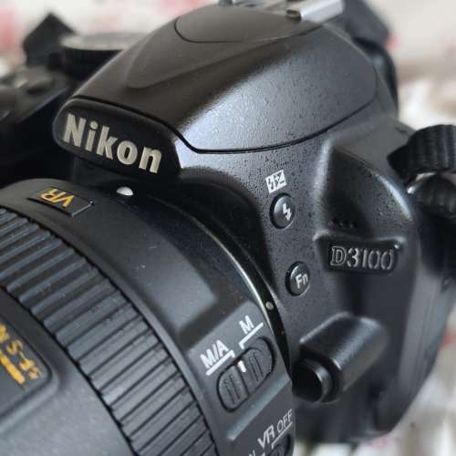 Nikon D3100 + 18-300 F3.5-5.6