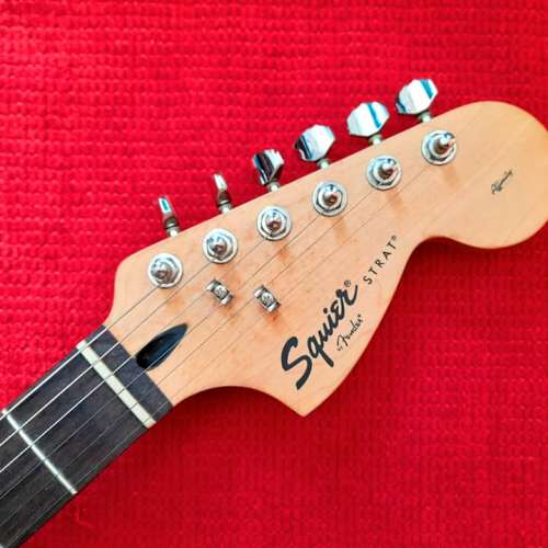 FENDER squier affinity stratocaster indonesia ssh  GUITAR 電結他 黑色 鏡面