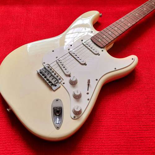 FENDER Squier Stratocaster GUITAR 電結他 淺黃色 鏡面