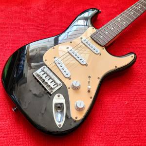 fender squier mini 黑色 stratocaster GUITAR 細身電結他