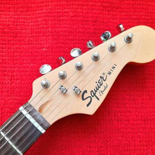 fender squier mini 黑色 stratocaster GUITAR 細身電結他