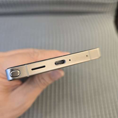 Samsung  S25ultra 16+1TB 黑色行機，全套齊有盒，九成九新，冇花近完美。