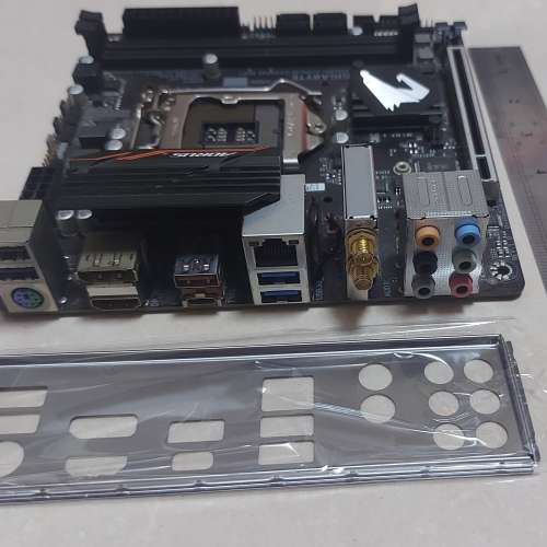 Gigabyte B360N AORUS Gaming WIFI Mini-ITX 主機板 with I/O Shield Only (圖中物品)