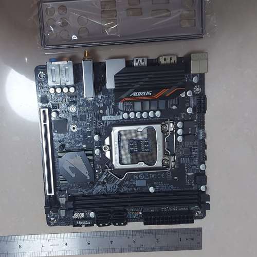 Gigabyte B360N AORUS Gaming WIFI Mini-ITX 主機板 with I/O Shield Only (圖中物品)
