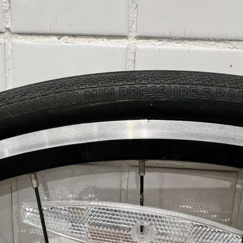 公路單車前輪，700X32C買錯咗，全新，擺咗兩個月。