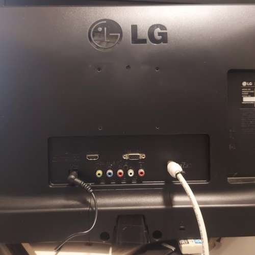 屯門良景輕鐵站交收 LG 樂金 21.5吋個人數碼電視 22MT47D 連火牛 遙控及底座
