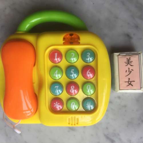 $50 90%新 嬰兒 寶寶 2合1 學習電話 及 電子鋼琴 有光 會閃 有歌曲 有音效