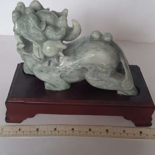 翡翠A玉七寸貔貅，凈重約1.5公斤，連特製陳列木座，鎮府/店之寶，原價3600元,現清貨...