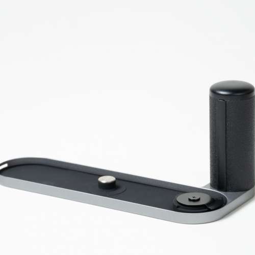 || Leica Handgrip for Digital M9 - Steel Grey & M10 - Silver from $800 ||