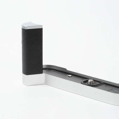 || Leica Handgrip for Digital M9 - Steel Grey & M10 - Silver from $800 ||