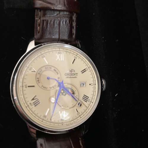 Orient RA-AK0803Y10B 奶黃色日月相