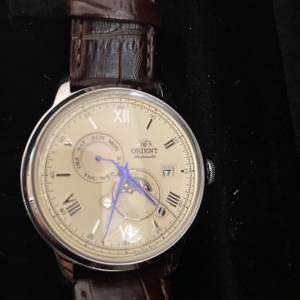 Orient RA-AK0803Y10B 奶黃色日月相