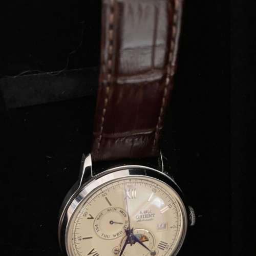 Orient RA-AK0803Y10B 奶黃色日月相