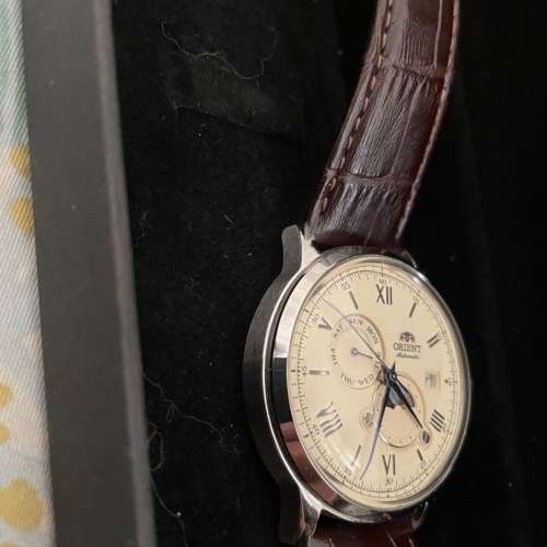 Orient RA-AK0803Y10B 奶黃色日月相