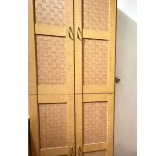 6張餐椅 3張圓木凳 書櫃 衣櫃