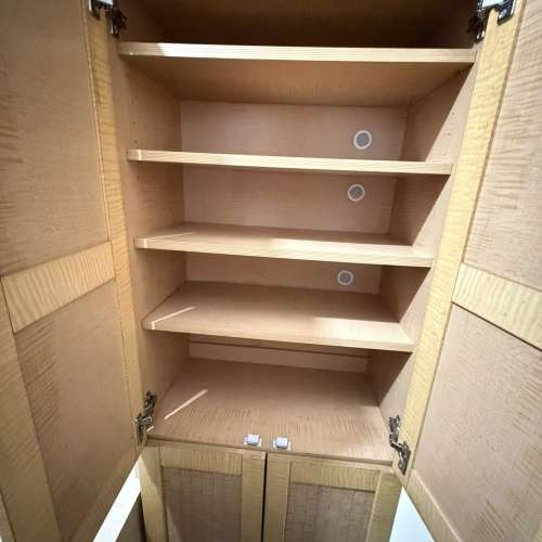 6張餐椅 3張圓木凳 書櫃 衣櫃