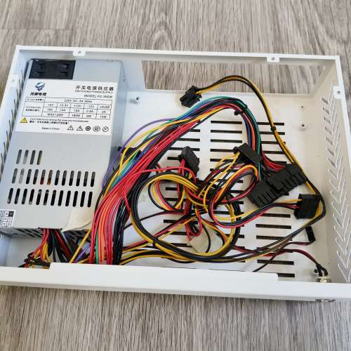 迷你itx 机箱連1u牛，尺寸270x190x65mm(不連底胶脚)