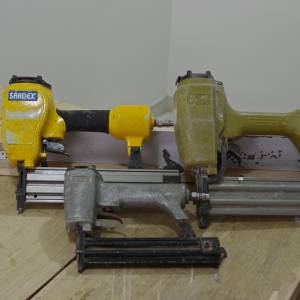 2"針槍2支. 1 1/4"針槍1支.