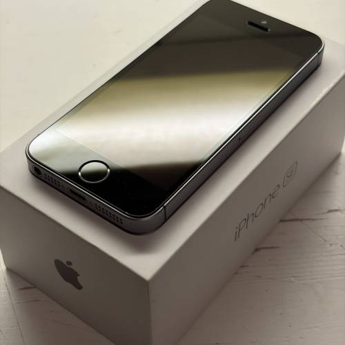 iphone SE  128GB Space Gray