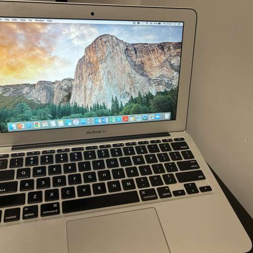 靚仔二手 MacBook Air 11吋 (2015年初版) - 1.6GHz i5 / 4GB RAM / $700
