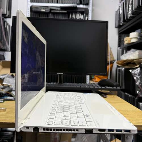 Fujitsu Lifebook AH555 (獨顯 / Core i3 | i5 / 15.6" 全高清 / Win 11 / 永久Off...