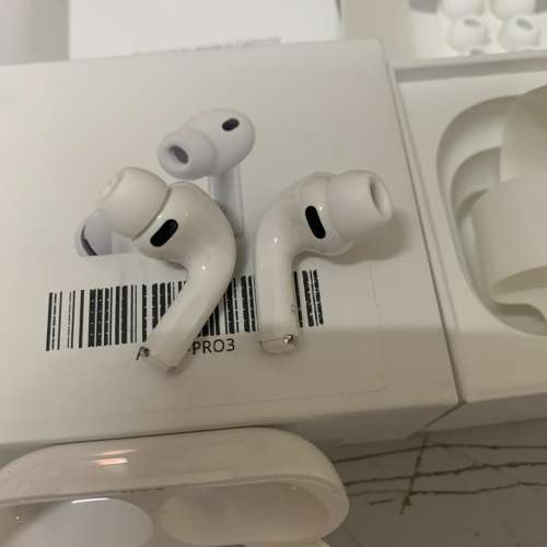 98%New Apple AirPods Pro 3 MFHP4, 保到1-2-2027