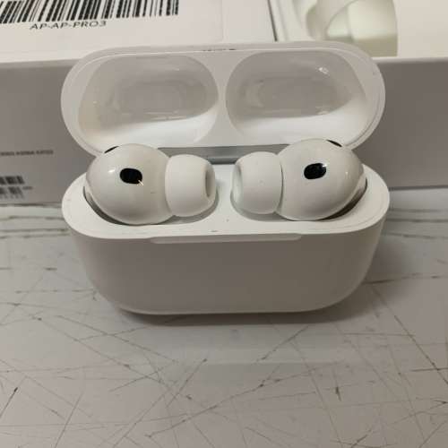 98%New Apple AirPods Pro 3 MFHP4, 保到1-2-2027