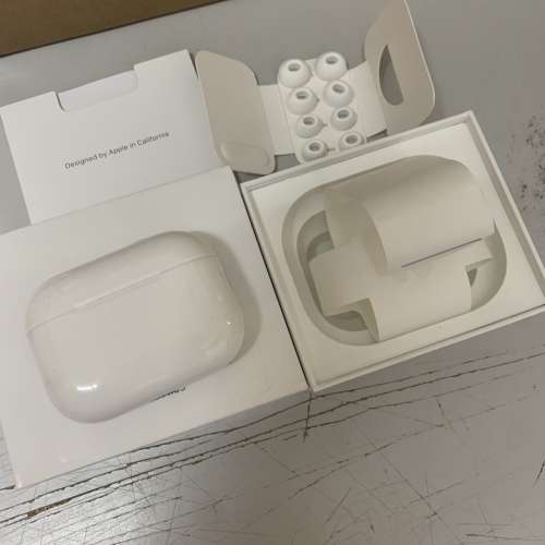 98%New Apple AirPods Pro 3 MFHP4, 保到1-2-2027