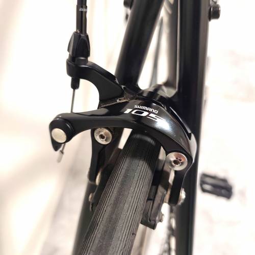 FUJI公路車 | 鋁架碳叉 | Shimano 105 變速套件 & Upvine輪組 | Raleigh 坐墊 |22速