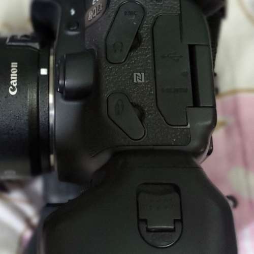 Canon EOS 80D body + BG-E14 battery grip