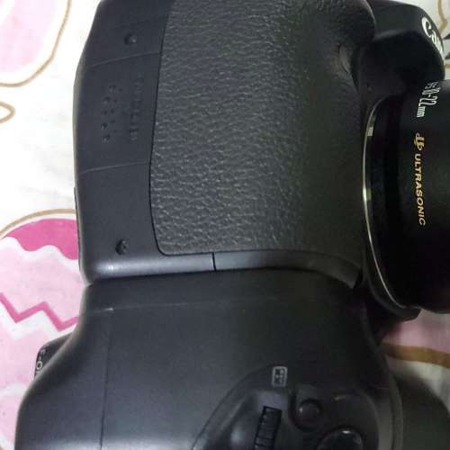 Canon EOS 80D body + BG-E14 battery grip