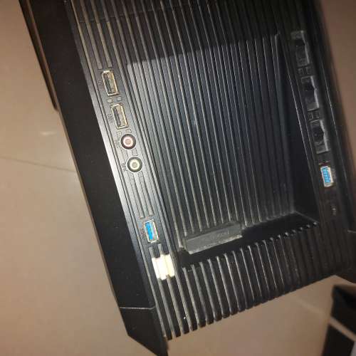 屯門良景輕鐵站交收 3RSYS L1300 K-Rex K-REX 電腦機箱+DVD+圖中5把風扇 (不連圖中...