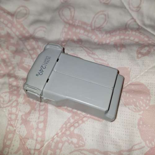 DJI Mini 系列空拍機的智能飛行電池。 249g