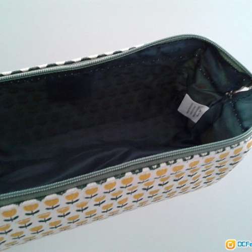 筆袋，雙拉鍊頭，花款美麗。聖誕禮物