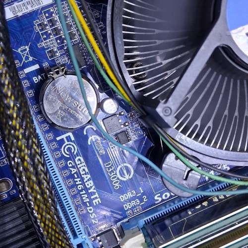 GA-H61M-DS2底板連背板+G850 CPU連散熱風扇