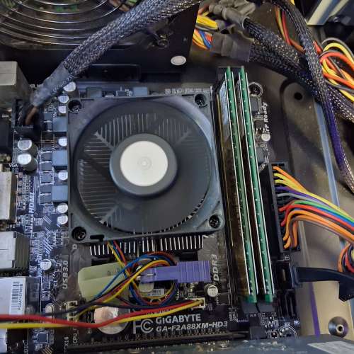 GA-F2A88XM-HD3底板連背板+Athlon(tm)X4 760K CPU連散熱風扇