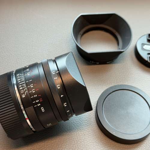Voigtlander 35mm F1.5 type I with LH-12 hood Leica m mount VM