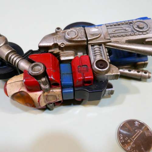 ~80年代..重金蜀~變型金剛玩具1個~