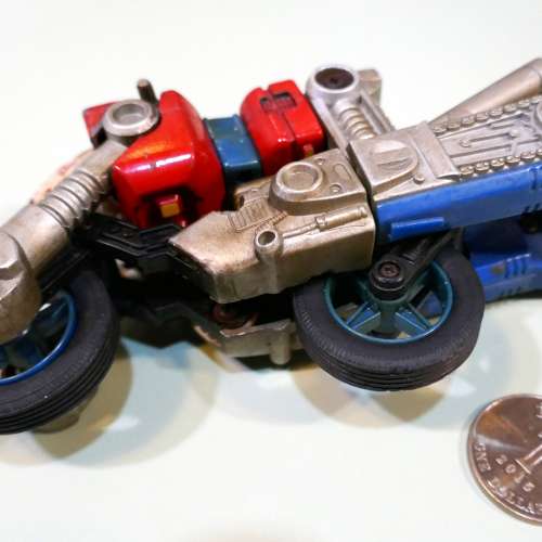 ~80年代..重金蜀~變型金剛玩具1個~