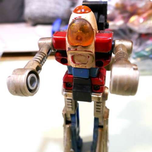 ~80年代..重金蜀~變型金剛玩具1個~