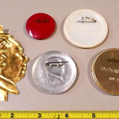 文革年代毛章..真品..共5個..