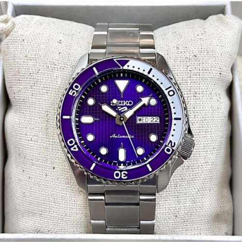 Seiko紫色手錶 Seiko 5 Sports 精工錶 限量版SRPM11K1 新加坡速遞空運到港 全新現貨...