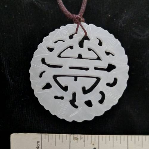 一手三個大約50x4mm 白玉吊墜, 共售150元。n.o.D2.3.26