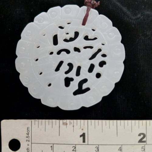 一手三個大約50x4mm 白玉吊墜, 共售150元。n.o.D2.3.26